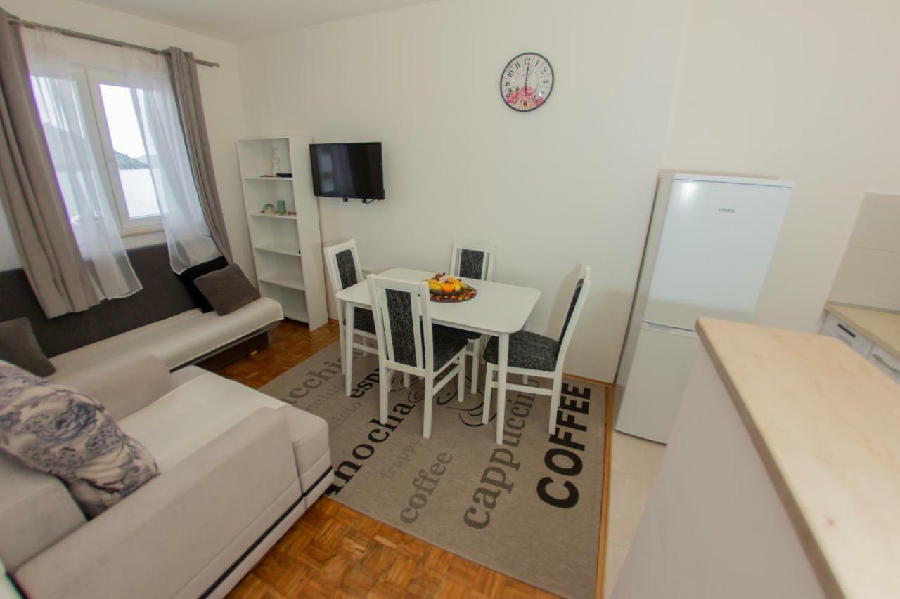 Apartmani Sunset Rogotin Exteriör bild