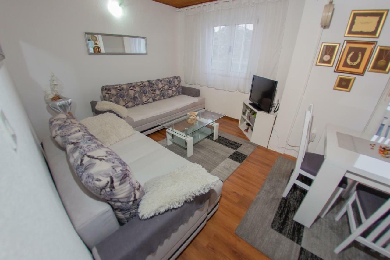 Apartmani Sunset Rogotin Exteriör bild